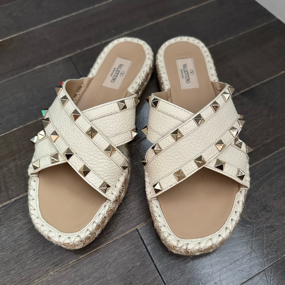 Valentino Garavani Rockstud Espadrille Slide Sandals Off-White